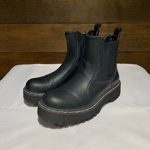 Leather Chelsea boots size 6.